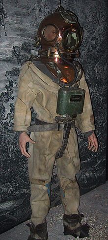 220px-Diving_apparatus_Draeger.jpg